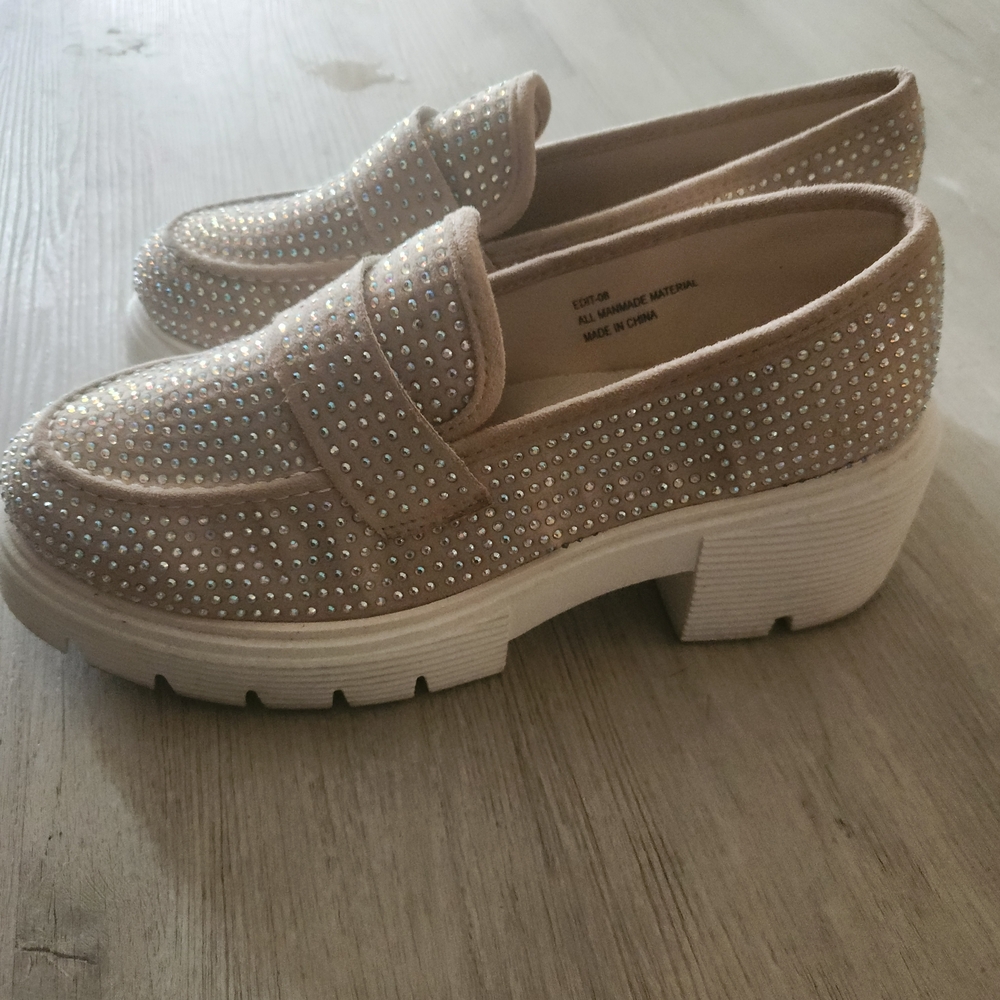 Rouge Helium Beige Studded Clogs